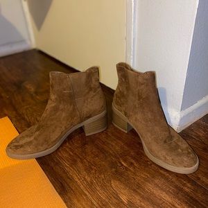 Suede brown boots